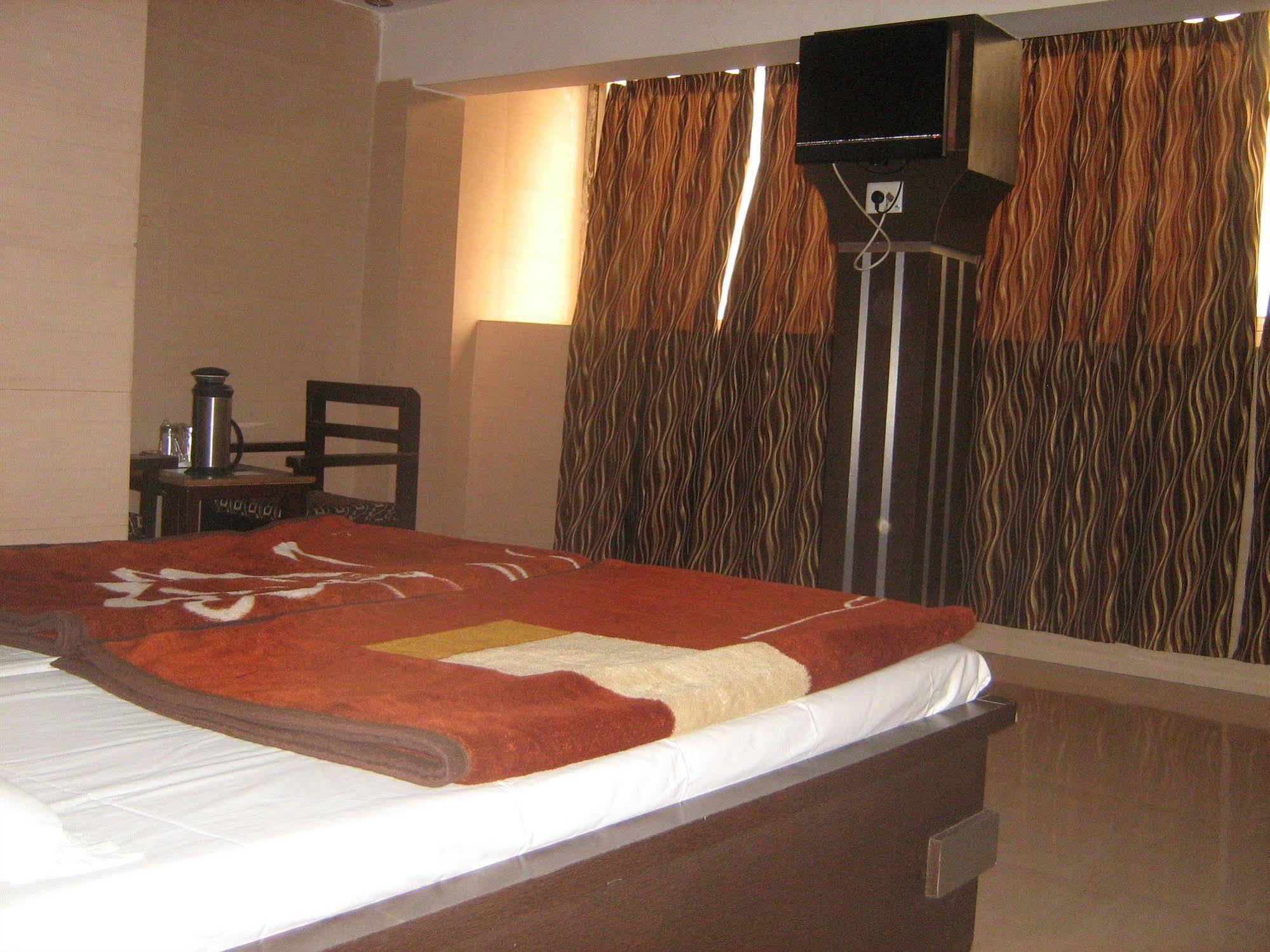 Hotel Gyan Haridwār Esterno foto