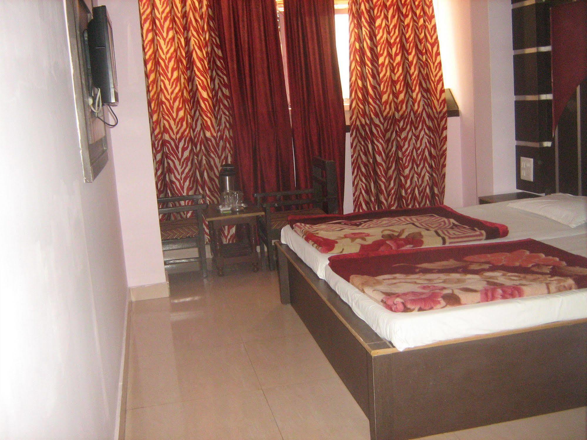 Hotel Gyan Haridwār Esterno foto