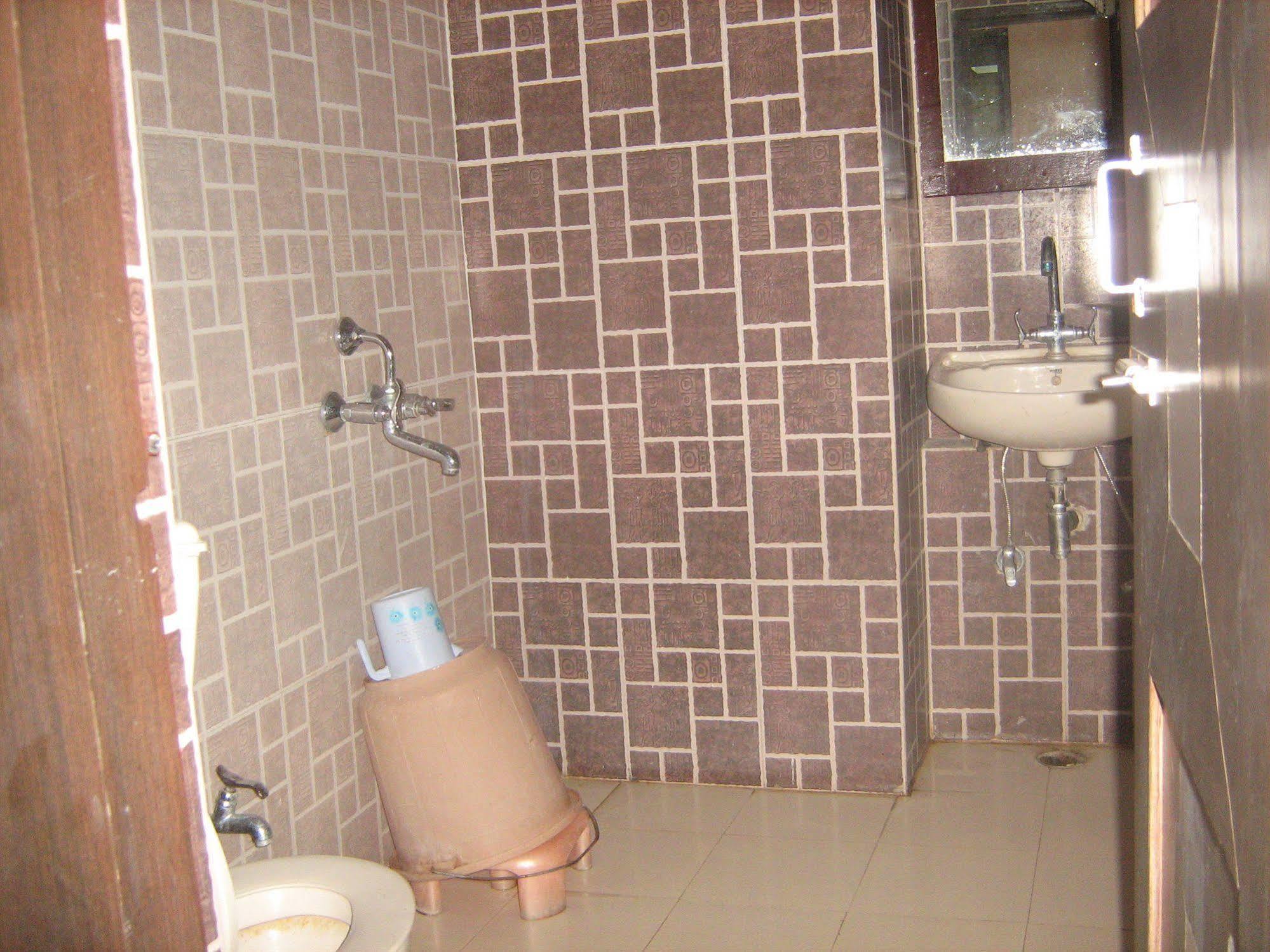 Hotel Gyan Haridwār Esterno foto