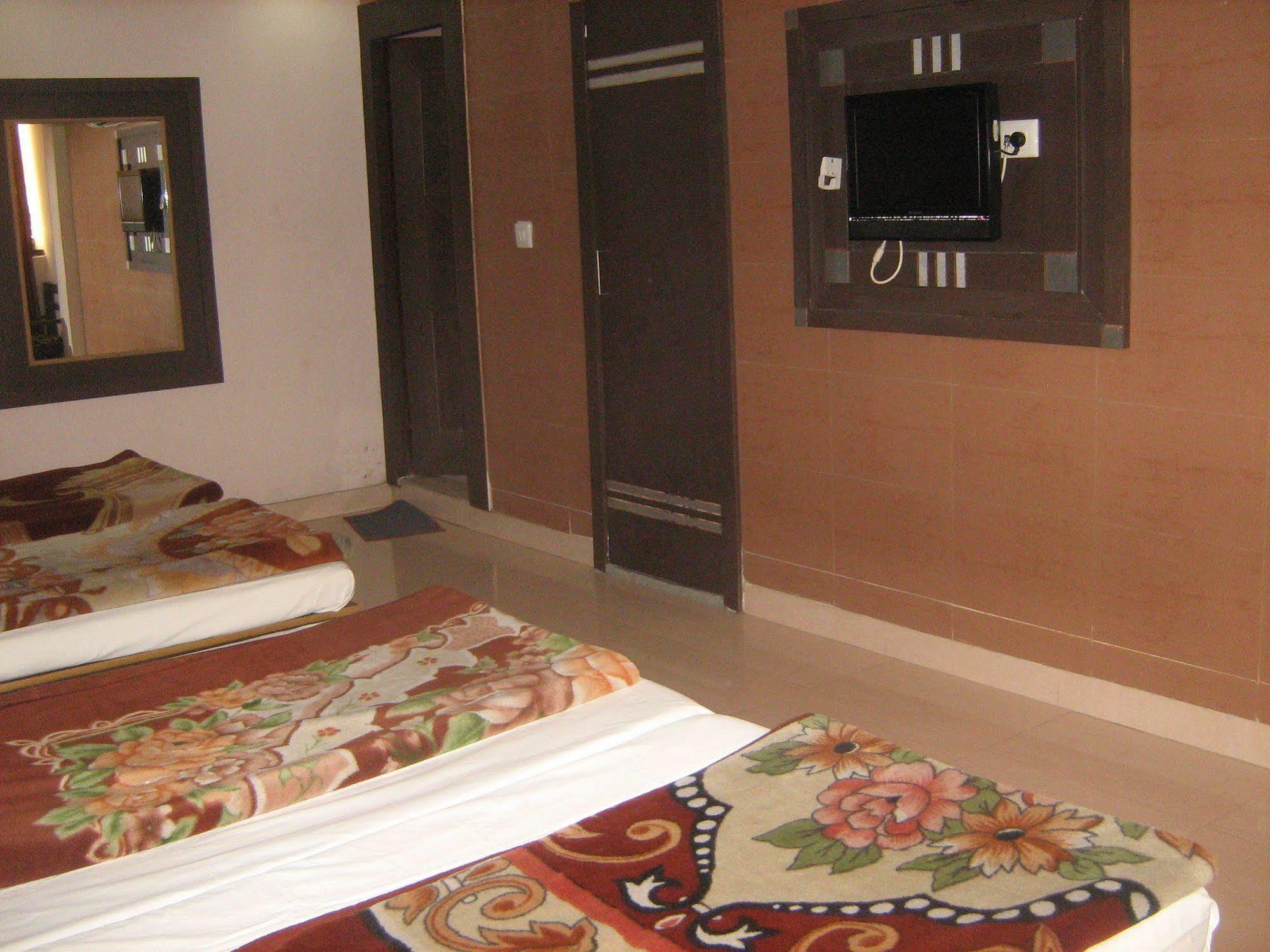 Hotel Gyan Haridwār Esterno foto