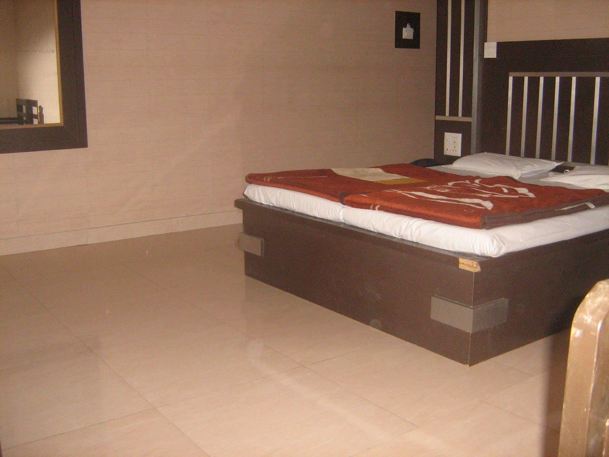 Hotel Gyan Haridwār Esterno foto