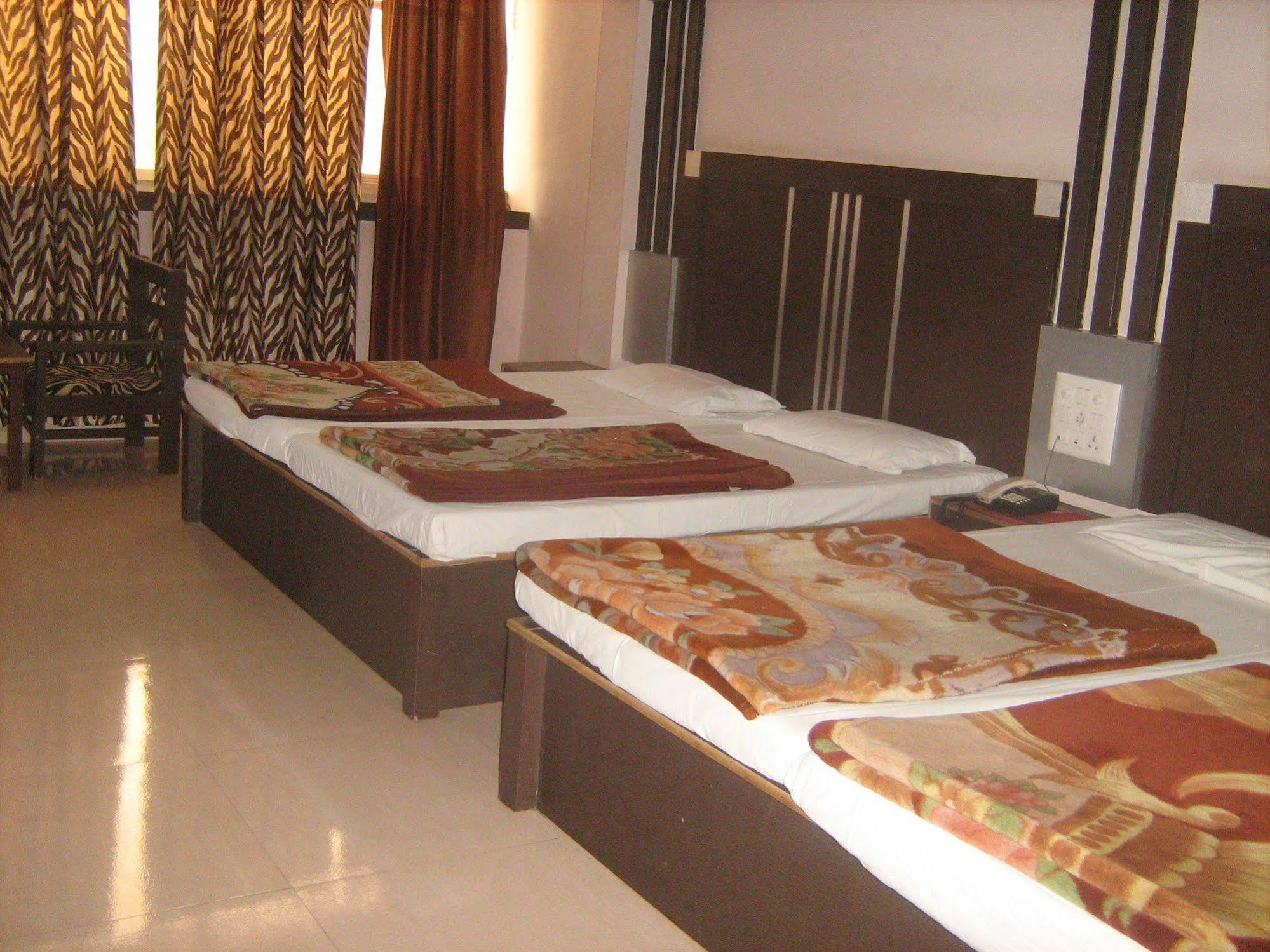 Hotel Gyan Haridwār Esterno foto