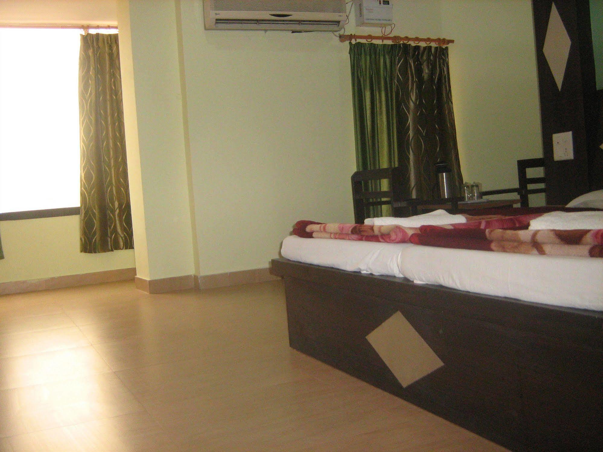 Hotel Gyan Haridwār Esterno foto