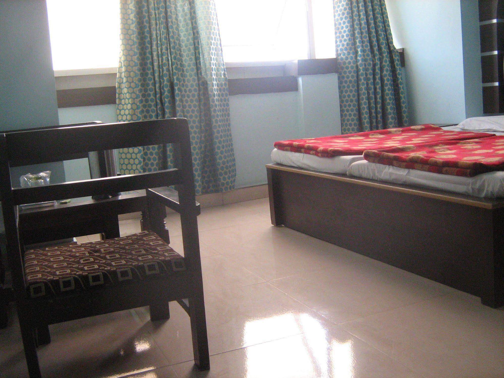 Hotel Gyan Haridwār Esterno foto