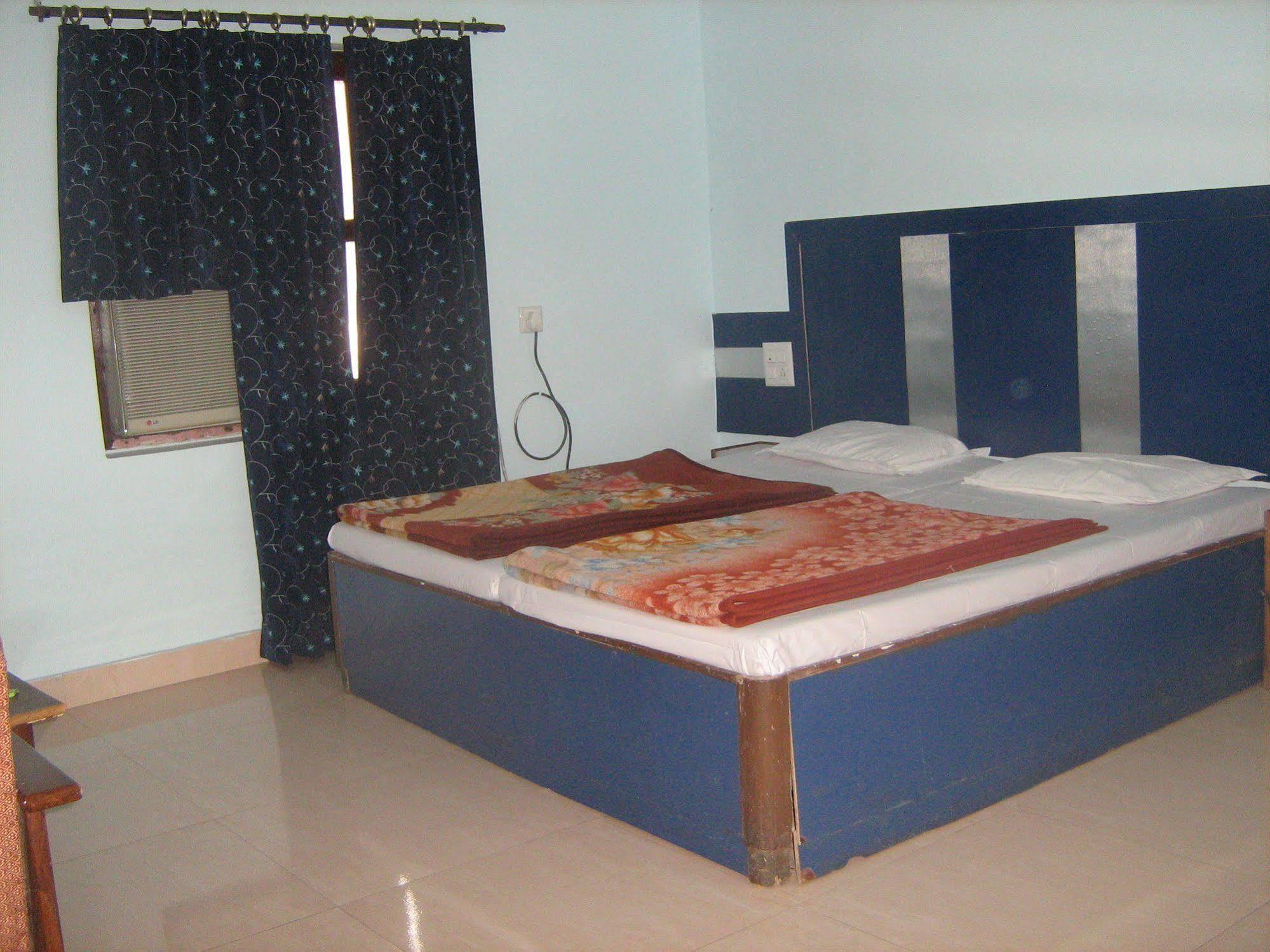 Hotel Gyan Haridwār Esterno foto