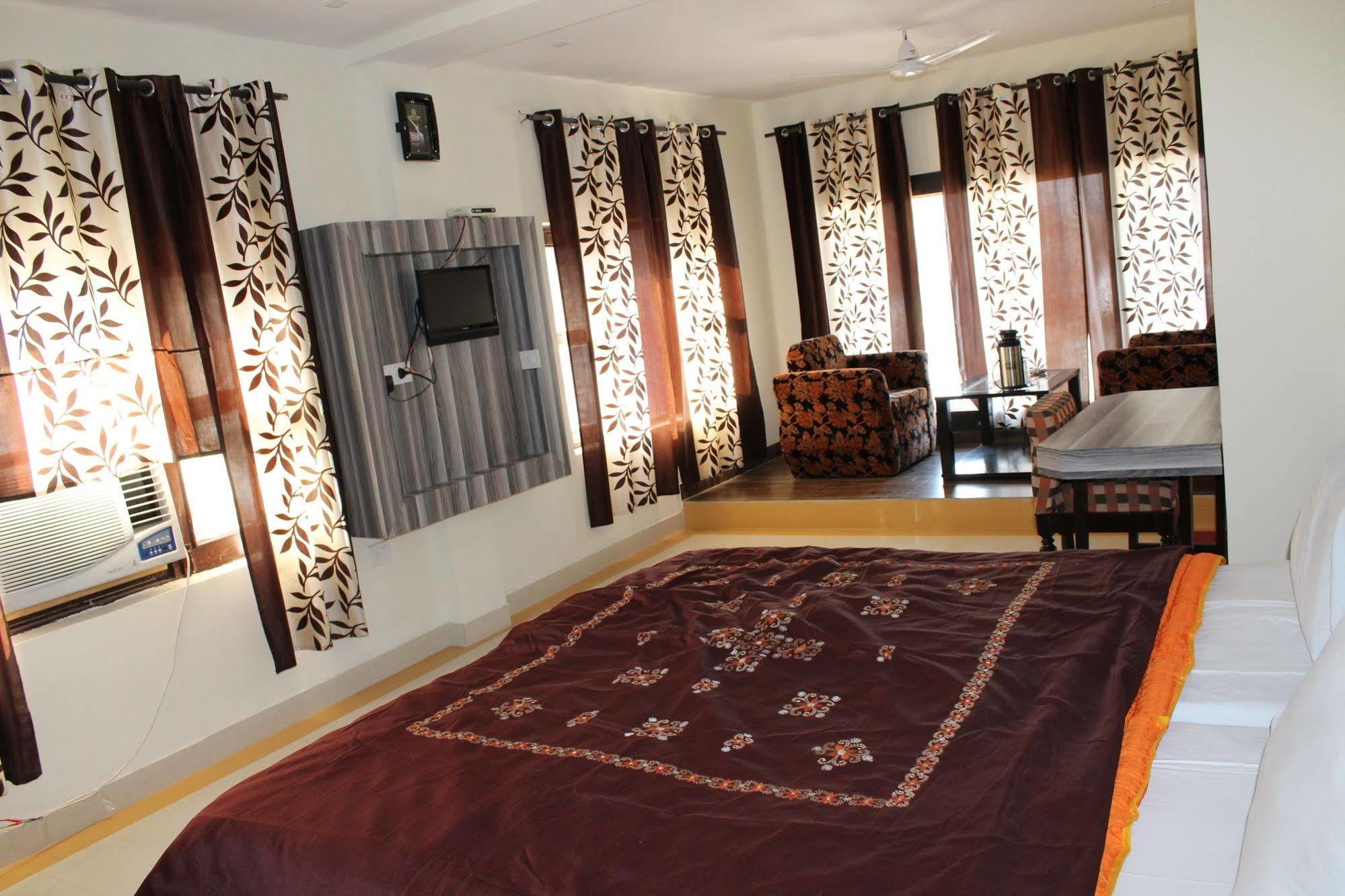 Hotel Gyan Haridwār Esterno foto