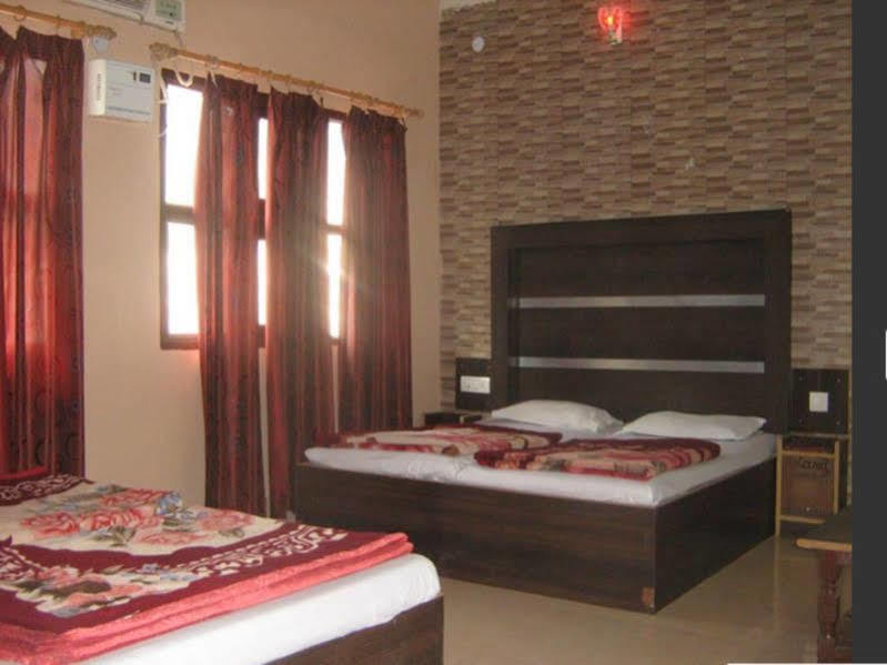 Hotel Gyan Haridwār Esterno foto